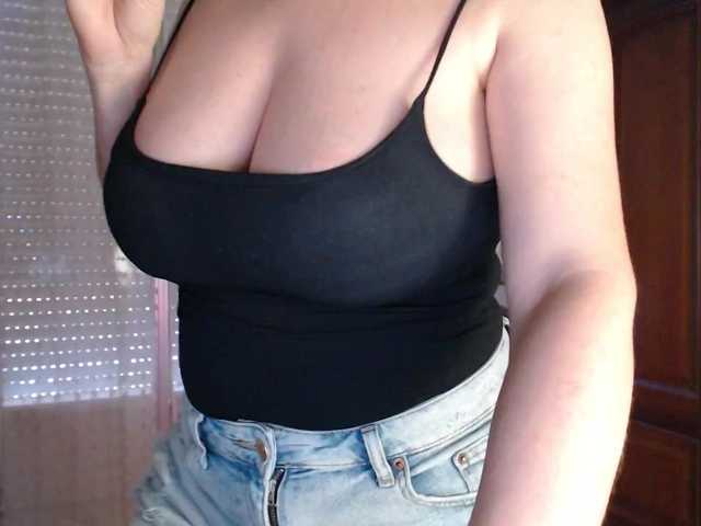 Alina-Lovely live cam on BongaCams