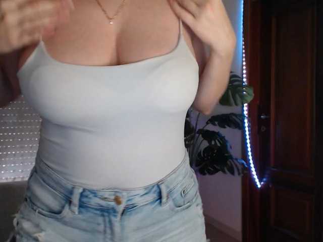 Alina-Lovely live cam on BongaCams