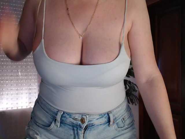 Alina-Lovely live cam on BongaCams