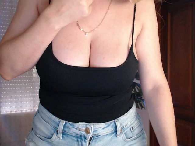 Alina-Lovely live cam on BongaCams