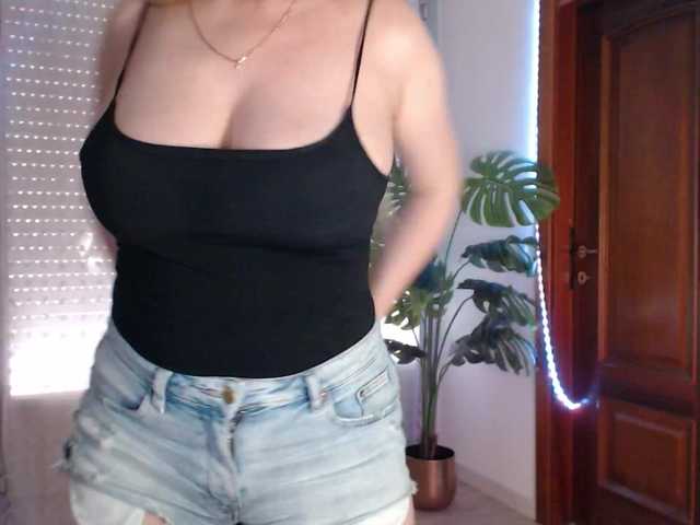 Alina-Lovely's BongaCams show and profile