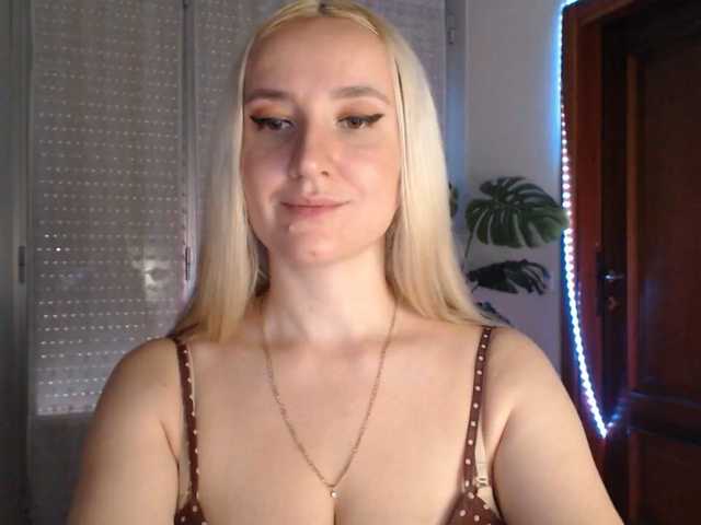 Alina-Lovely live cam on BongaCams