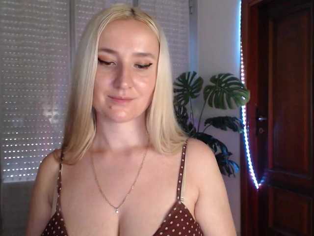Alina-Lovely live cam on BongaCams