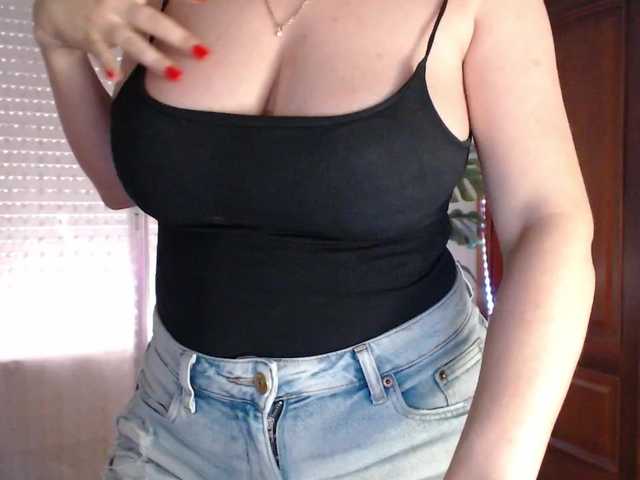 Alina-Lovely live cam on BongaCams