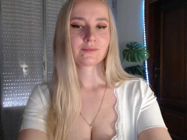 Alina-Lovely's BongaCams show and profile