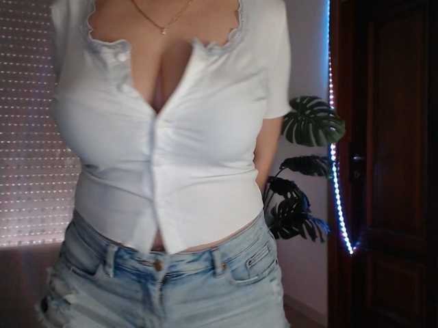 Alina-Lovely live cam on BongaCams