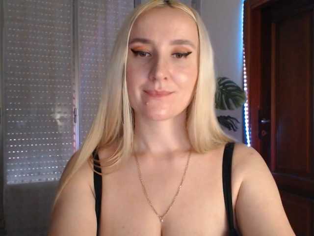 Alina-Lovely live cam on BongaCams