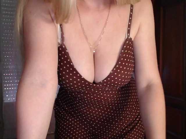 Alina-Lovely live cam on BongaCams