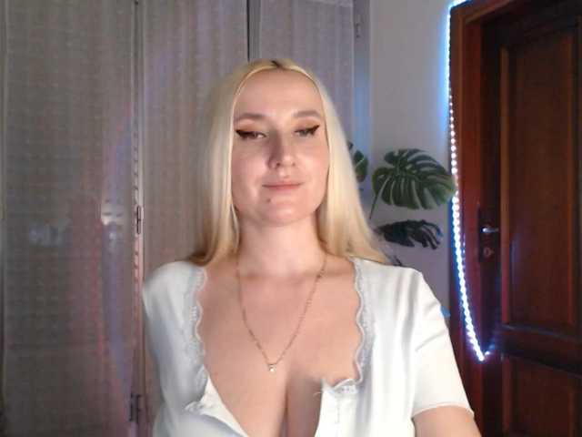 Alina-Lovely live cam on BongaCams