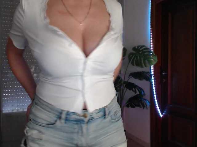 Alina-Lovely live cam on BongaCams
