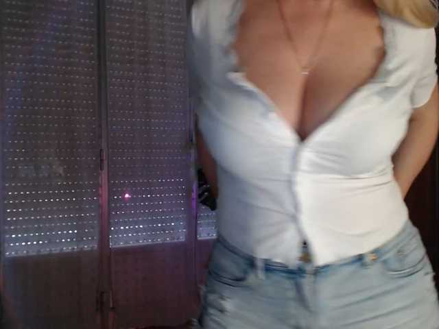 Alina-Lovely live cam on BongaCams