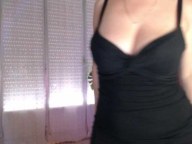 Alina-Lovely live cam on BongaCams