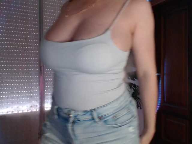 Alina-Lovely live cam on BongaCams
