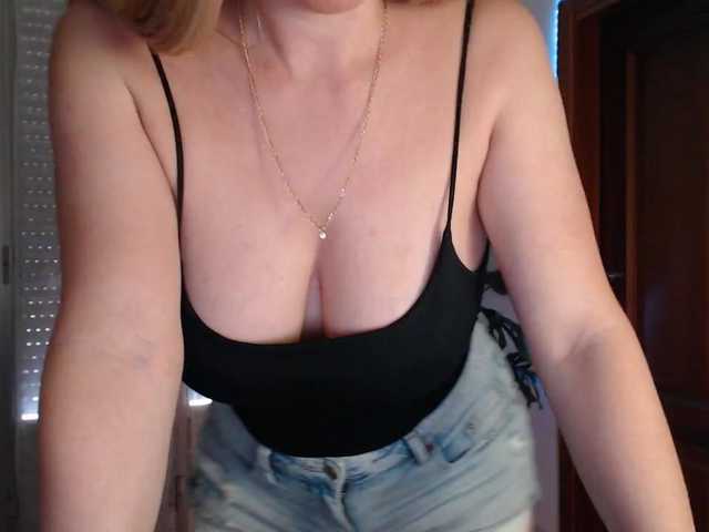 Alina-Lovely live cam on BongaCams