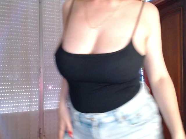 Alina-Lovely live webcam show
