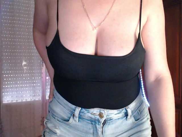 Alina-Lovely's BongaCams show and profile