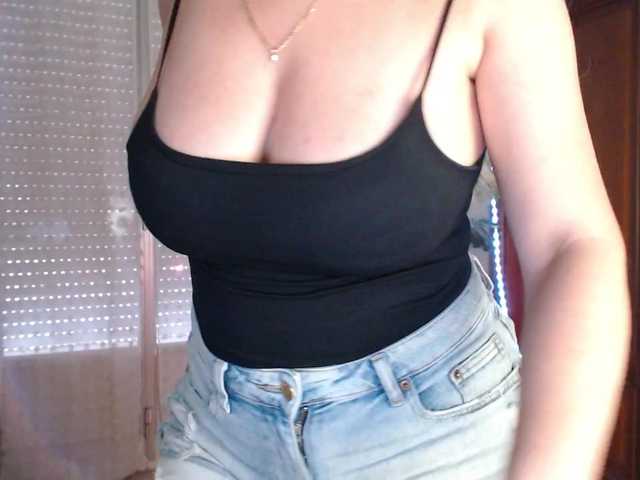 Alina-Lovely live cam on BongaCams