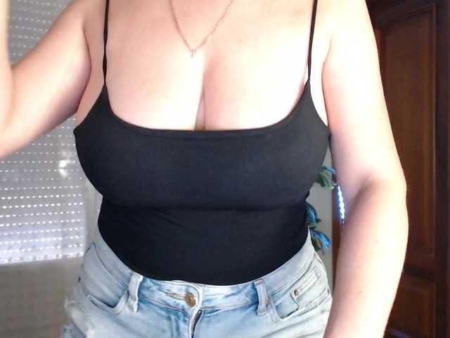 Alina-Lovely live webcam show
