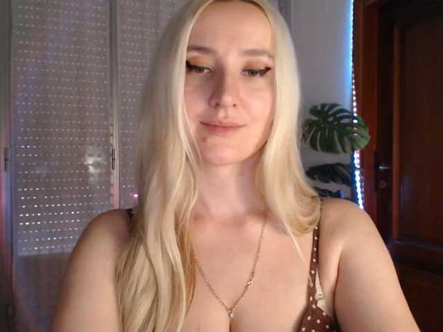 Alina-Lovely live cam on BongaCams