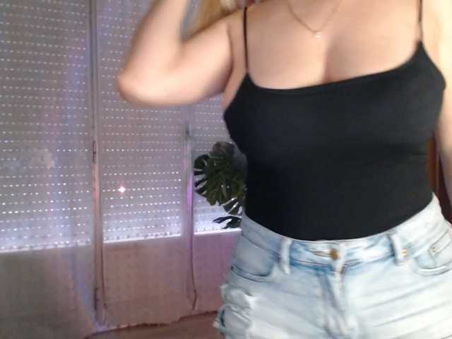 Alina-Lovely live cam on BongaCams