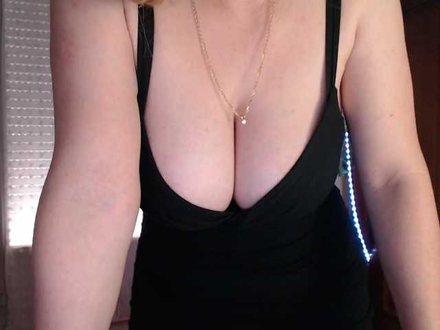 Alina-Lovely live cam on BongaCams