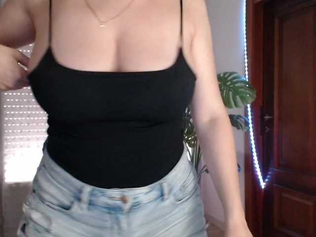 Alina-Lovely live cam on BongaCams