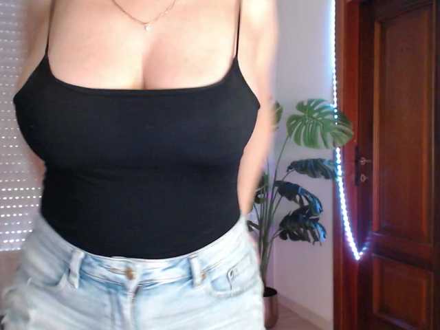 Alina-Lovely live webcam show