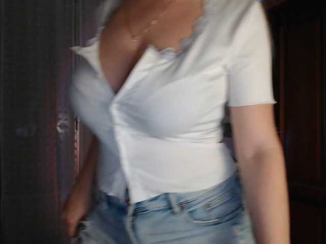 Alina-Lovely live cam on BongaCams
