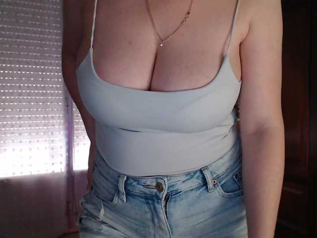 Alina-Lovely live cam on BongaCams