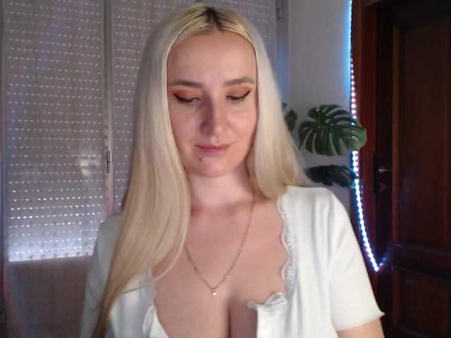 Alina-Lovely live cam on BongaCams