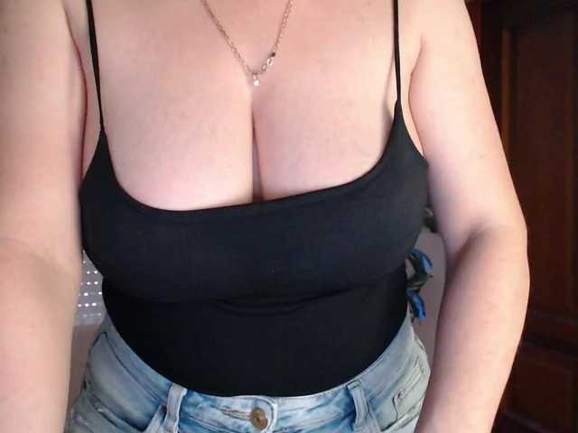 Alina-Lovely live cam on BongaCams