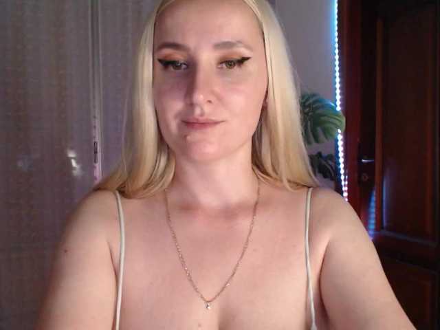 Alina-Lovely live cam on BongaCams