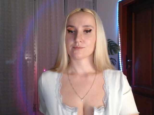 Alina-Lovely live cam on BongaCams