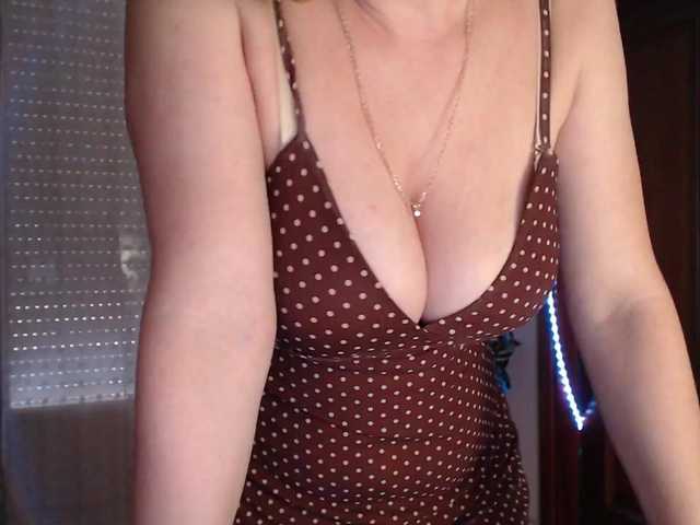 Alina-Lovely live cam on BongaCams
