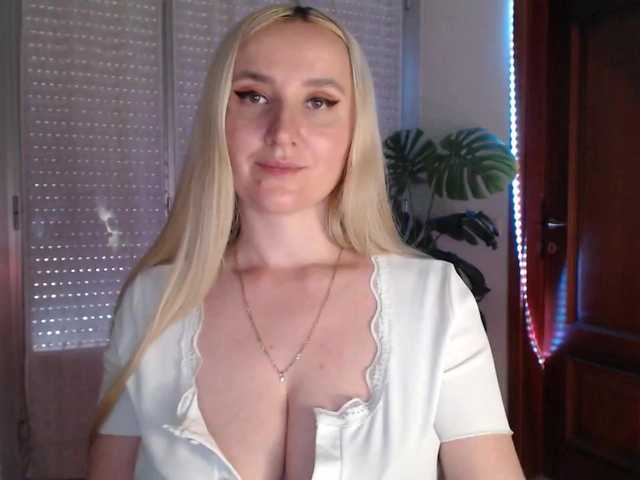 Alina-Lovely webcam
