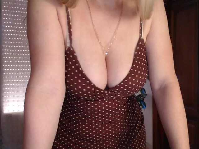 Alina-Lovely live cam on BongaCams
