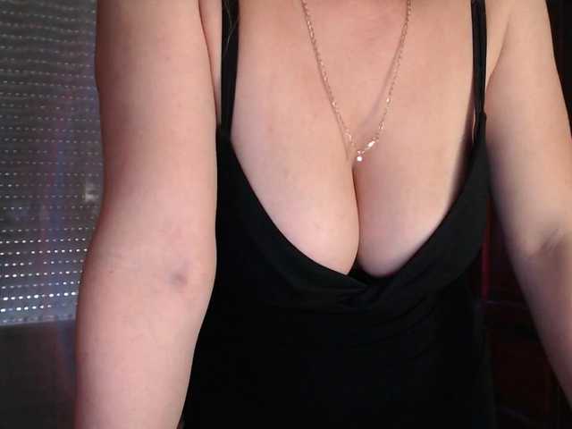 Alina-Lovely live cam on BongaCams