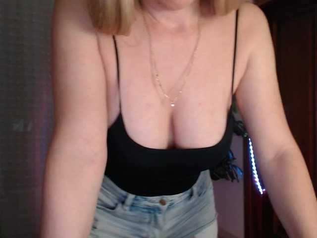 Alina-Lovely live cam on BongaCams