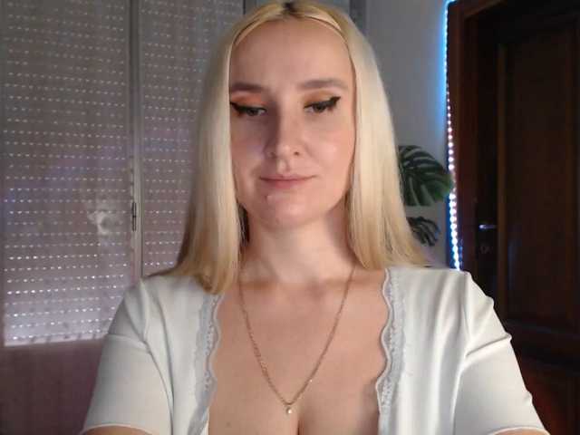 Alina-Lovely live cam on BongaCams