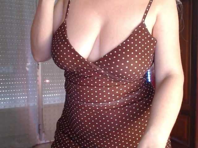 Alina-Lovely live cam on BongaCams