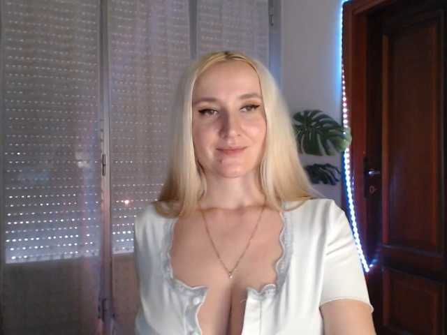 Alina-Lovely live cam on BongaCams