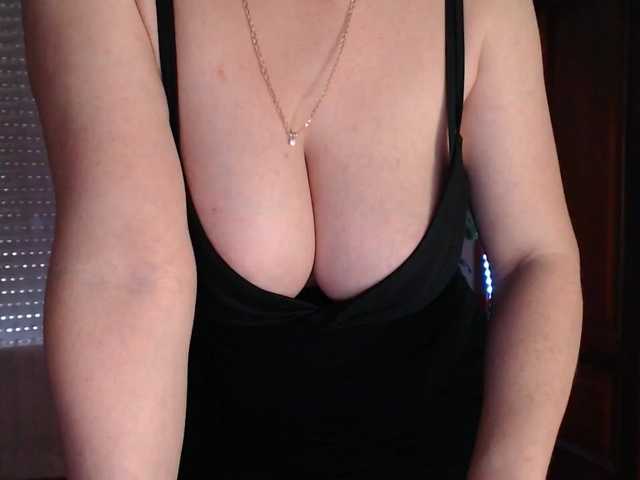Alina-Lovely live cam on BongaCams
