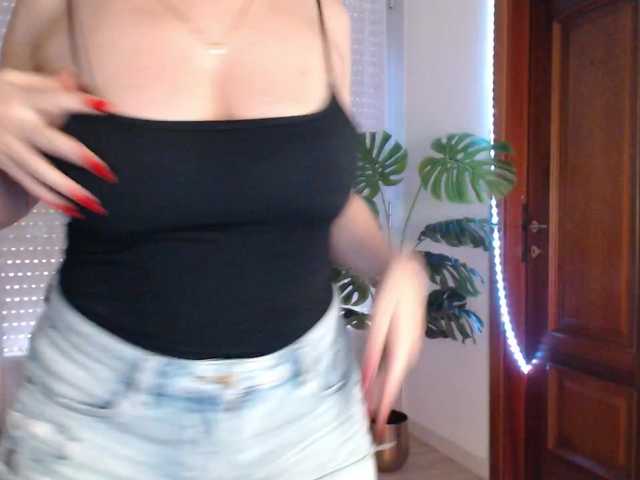 Alina-Lovely live cam on BongaCams