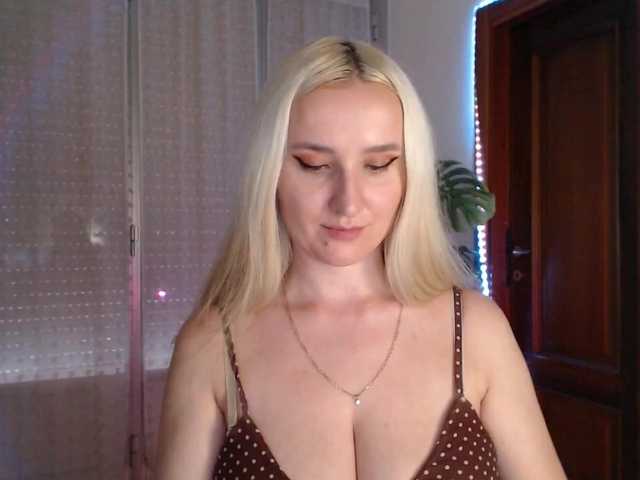 Alina-Lovely live cam on BongaCams