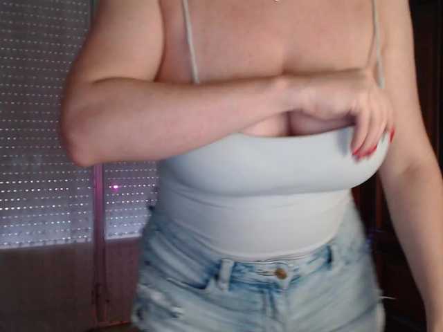 Alina-Lovely live cam on BongaCams