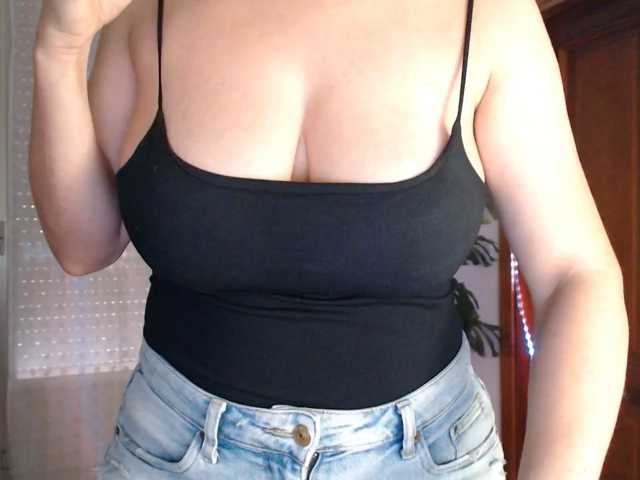 Alina-Lovely live cam on BongaCams