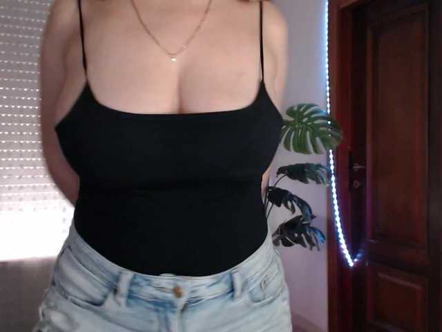 Alina-Lovely live webcam show