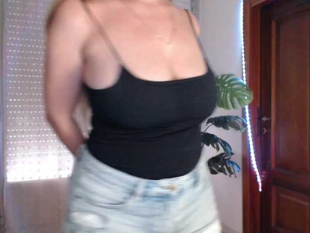 Alina-Lovely live cam on BongaCams