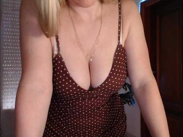 Alina-Lovely live cam on BongaCams