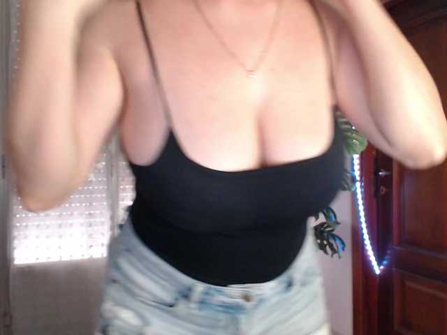 Alina-Lovely live cam on BongaCams
